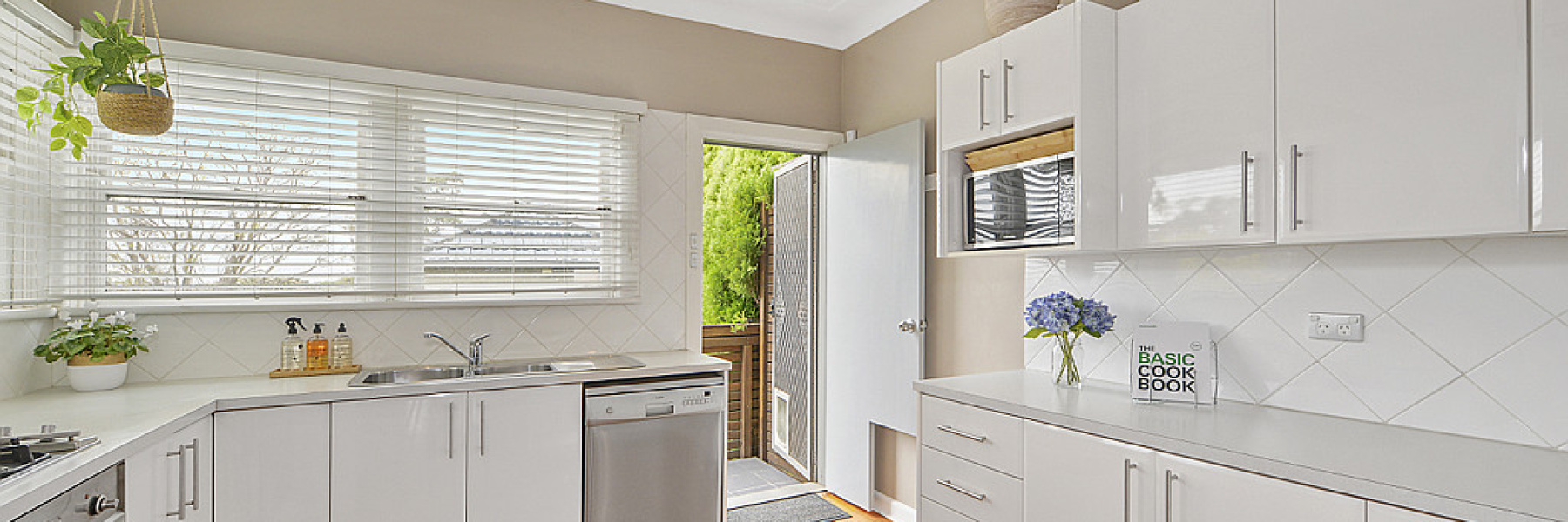 254 Gymea Bay Road, GYMEA BAY, NSW 2227 AUS
