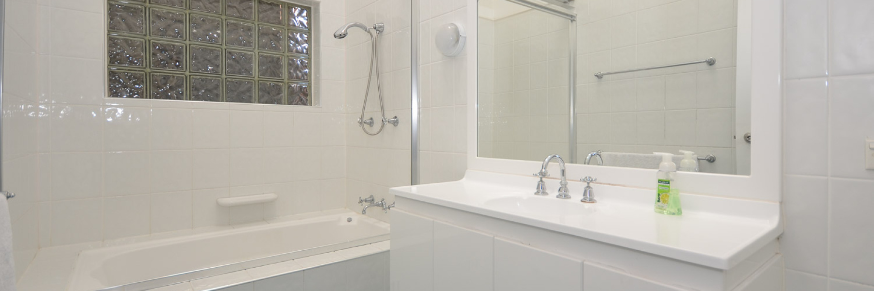 9 Naranganah Avenue, GYMEA BAY, NSW 2227 AUS