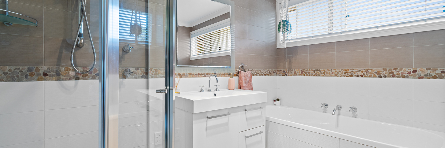 3 Narooma Place, GYMEA BAY, NSW 2227 AUS